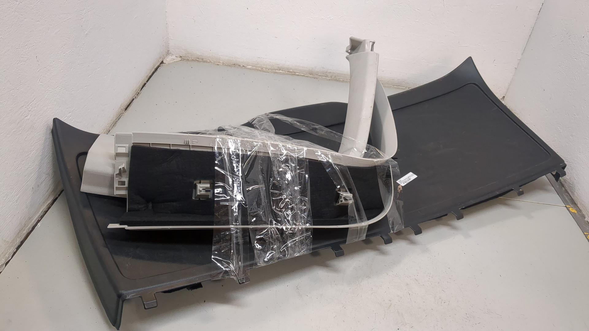 Обшивка двери багажника