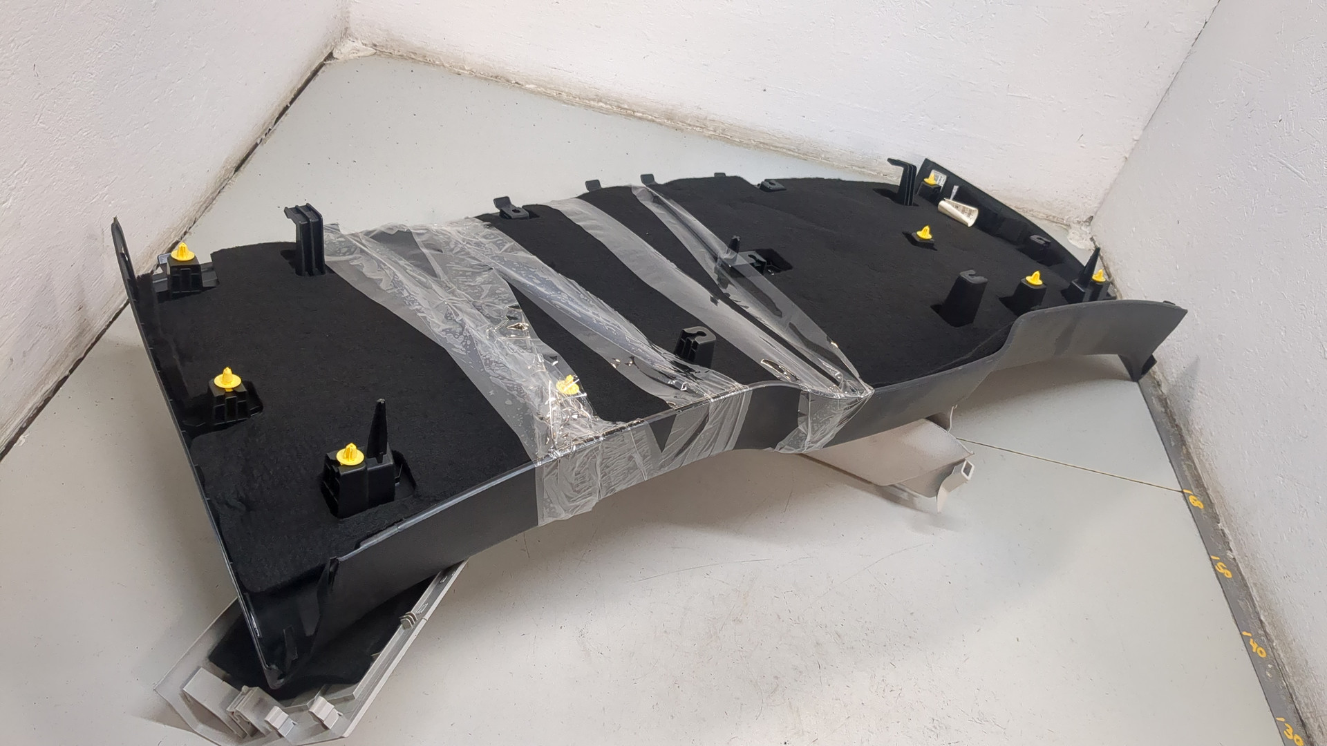 Обшивка двери багажника