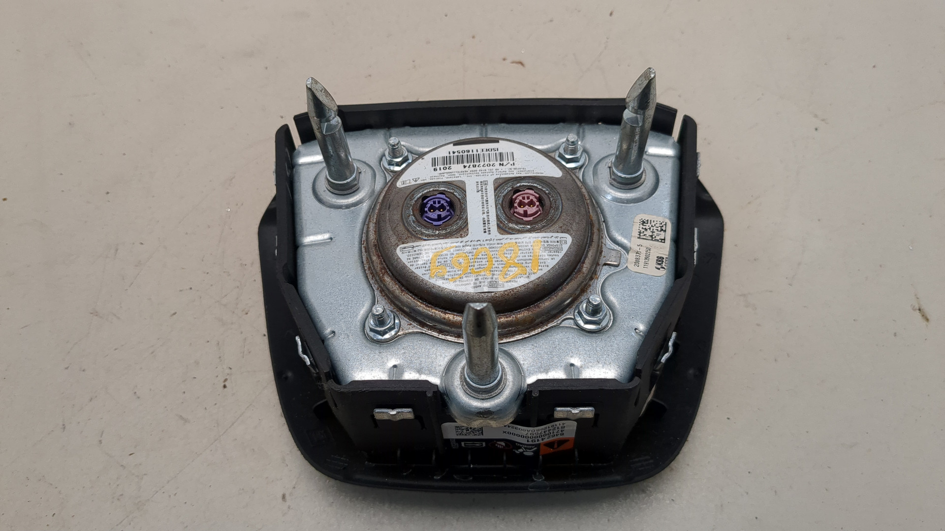 Подушка безопасности в рулевое колесо