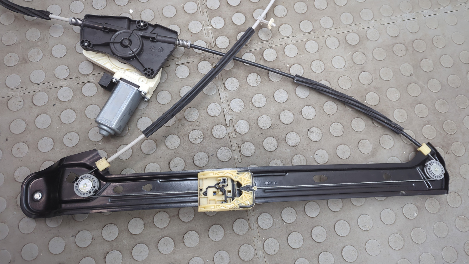 Стеклоподъемник электр. передний левый