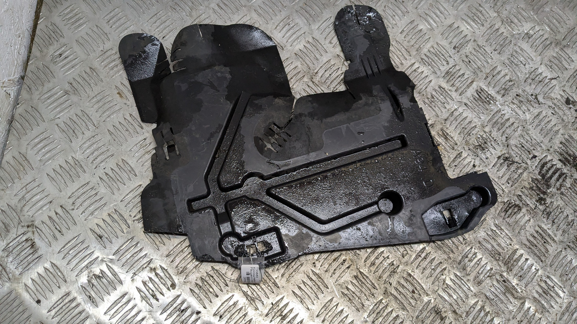 Кронштейн фар правый