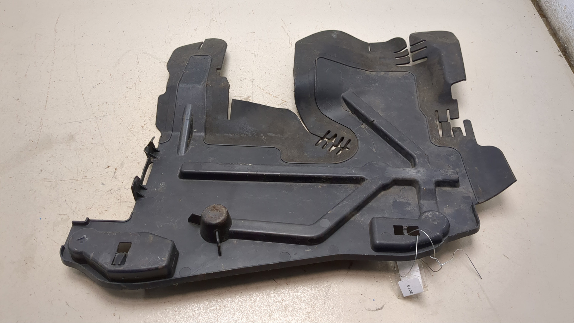 Кронштейн фар правый