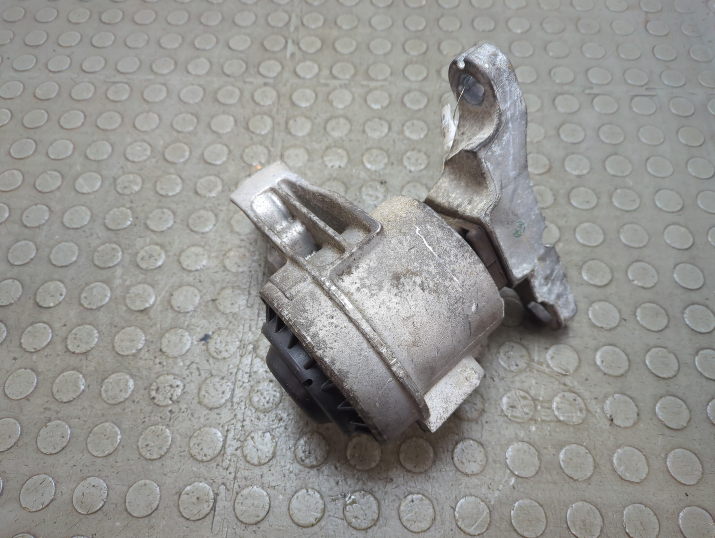 Опора двигателя