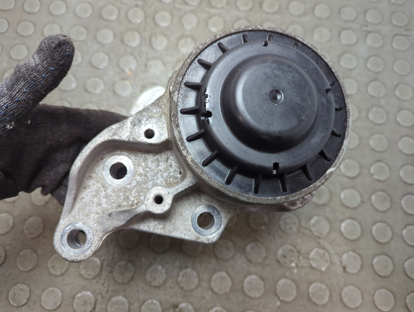 Опора двигателя