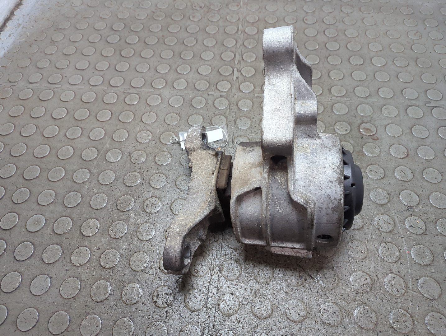 Опора двигателя