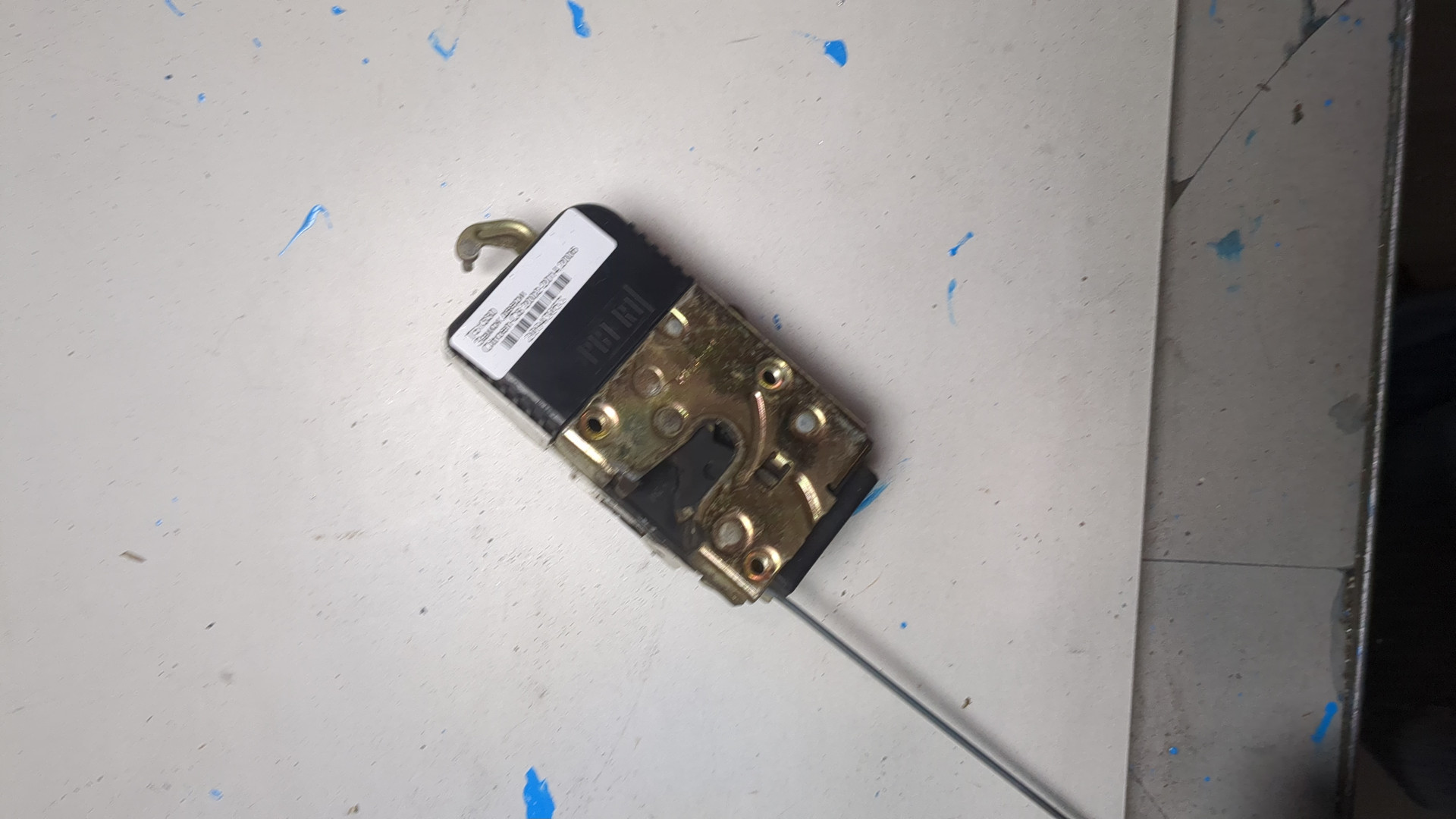 Замок двери передней правой