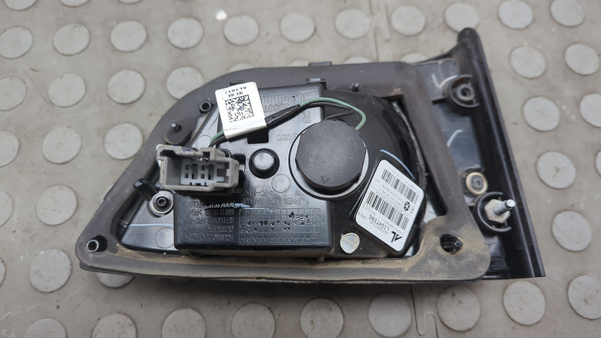 Фонарь задний внутренний правый