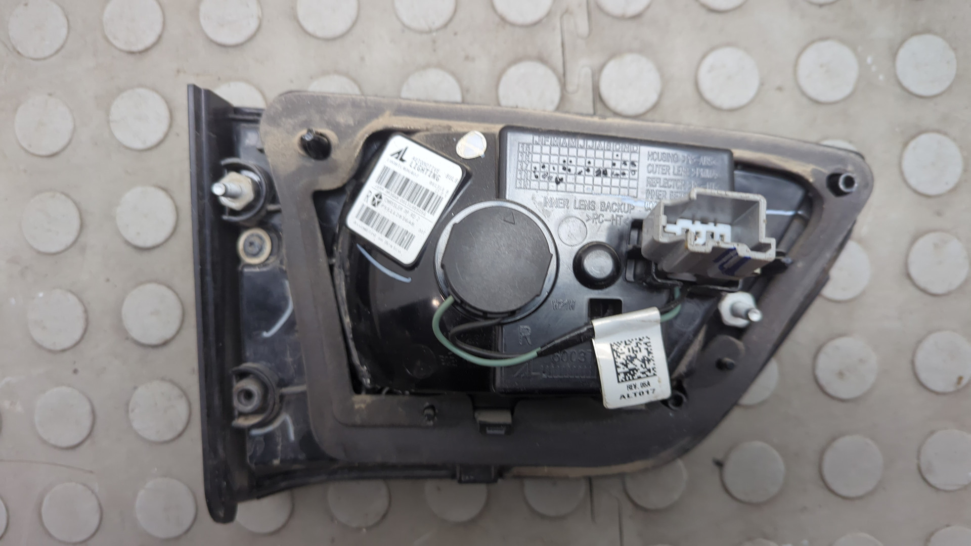 Фонарь задний внутренний правый