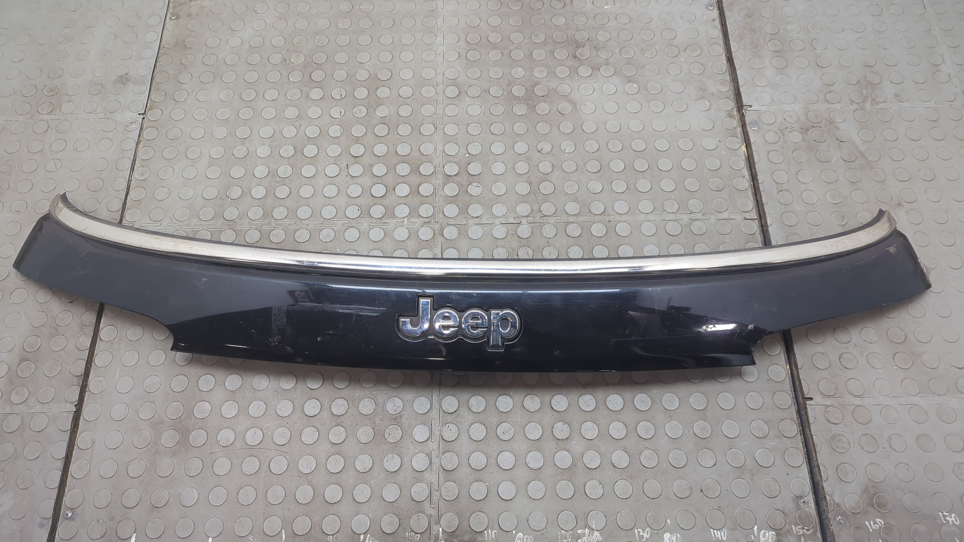 Накладка крышки багажника