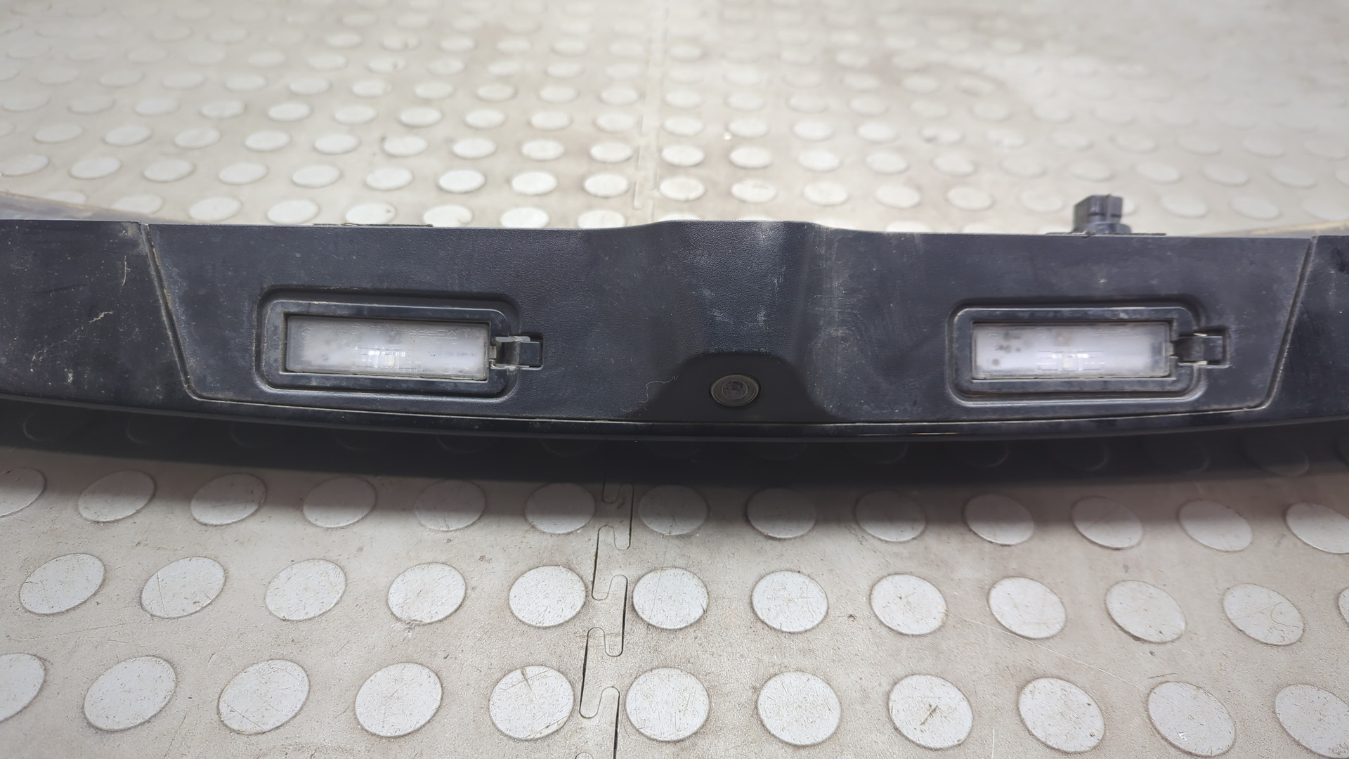 Накладка крышки багажника