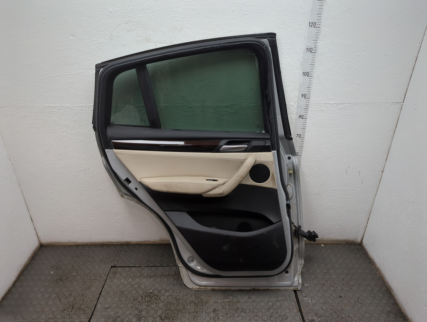 Дверь задняя левая