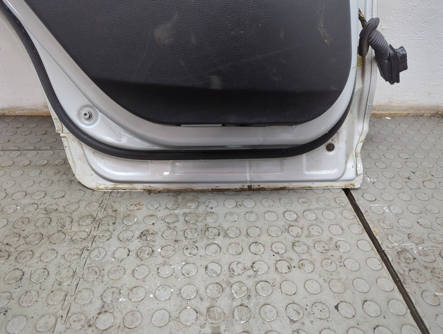 Дверь задняя левая