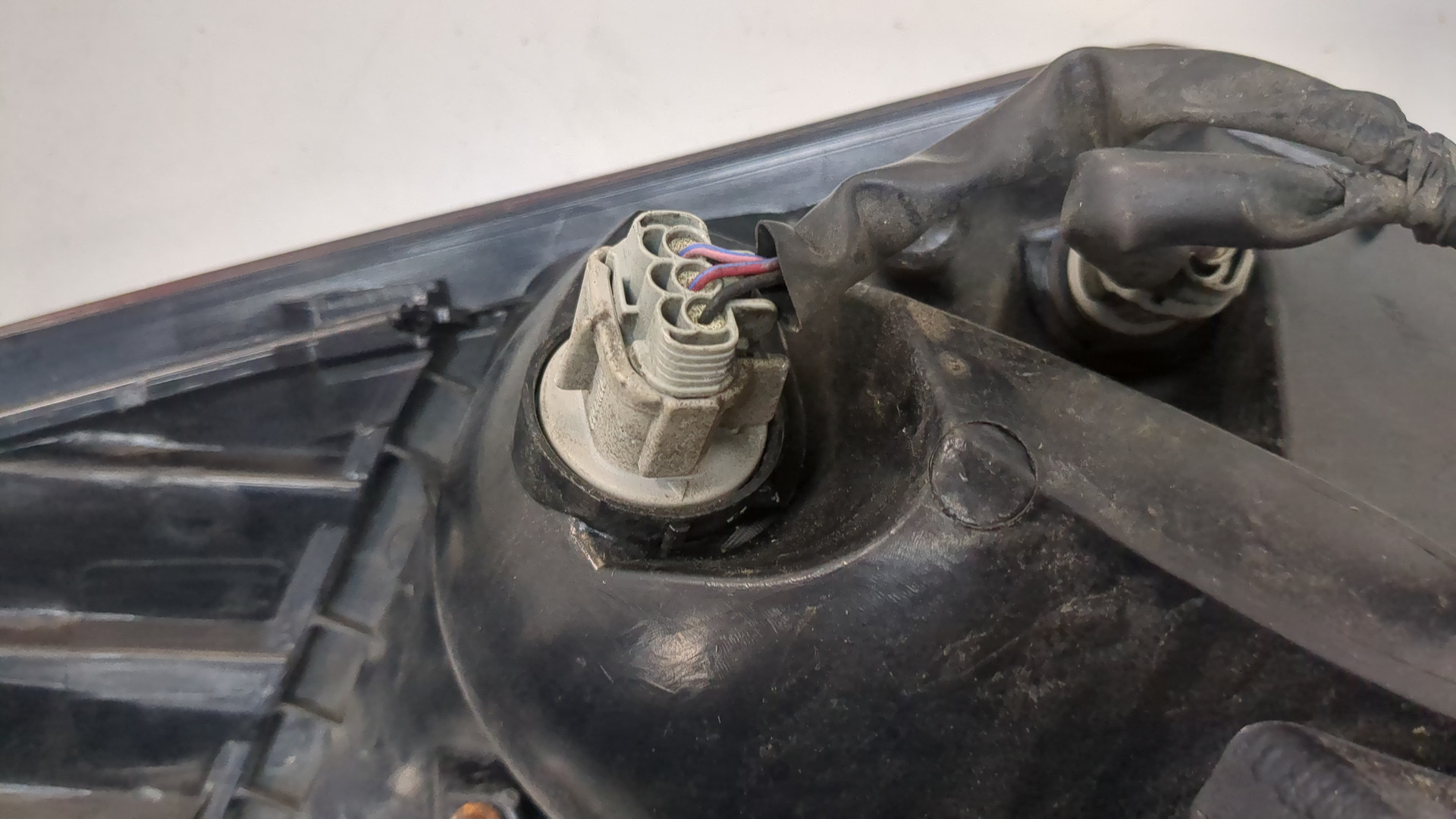 Фонарь задний левый