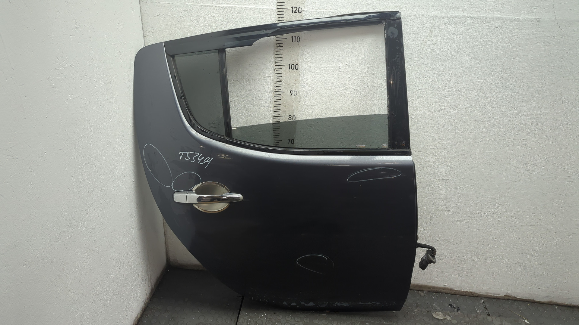 Дверь задняя правая