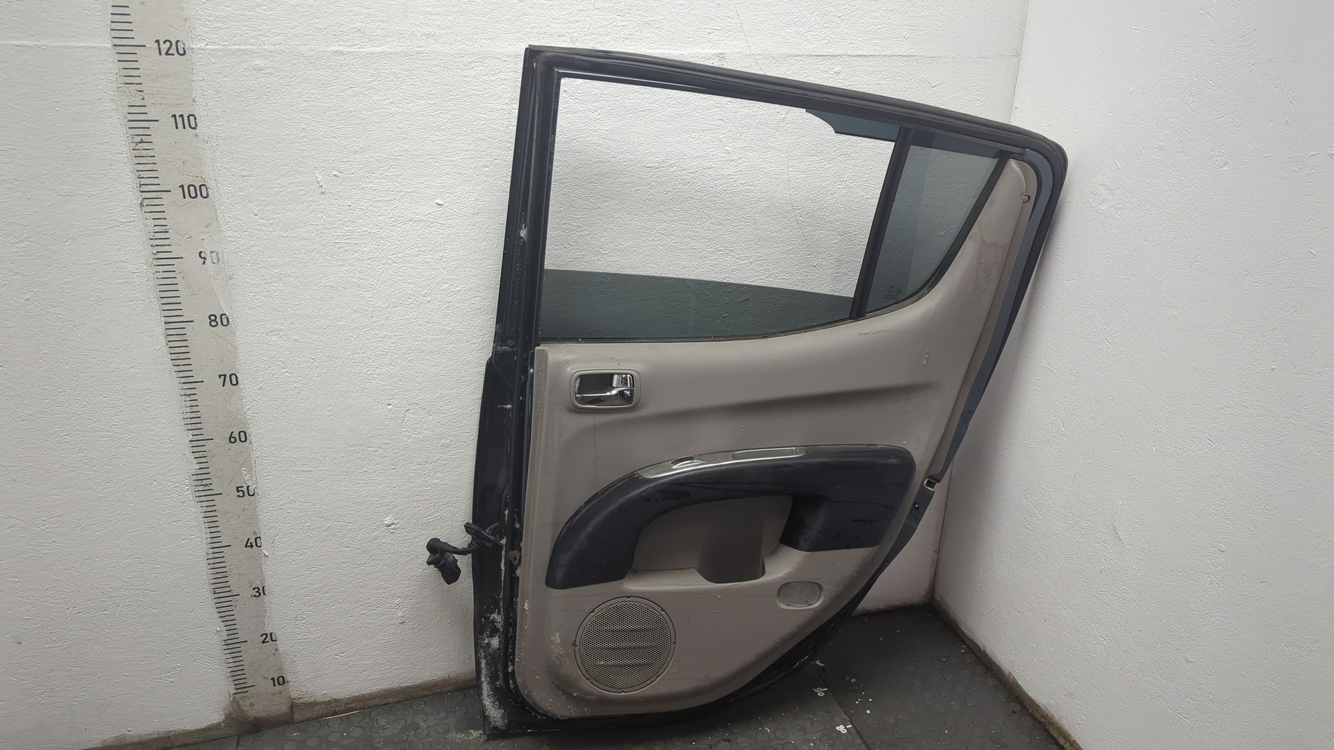 Дверь задняя правая