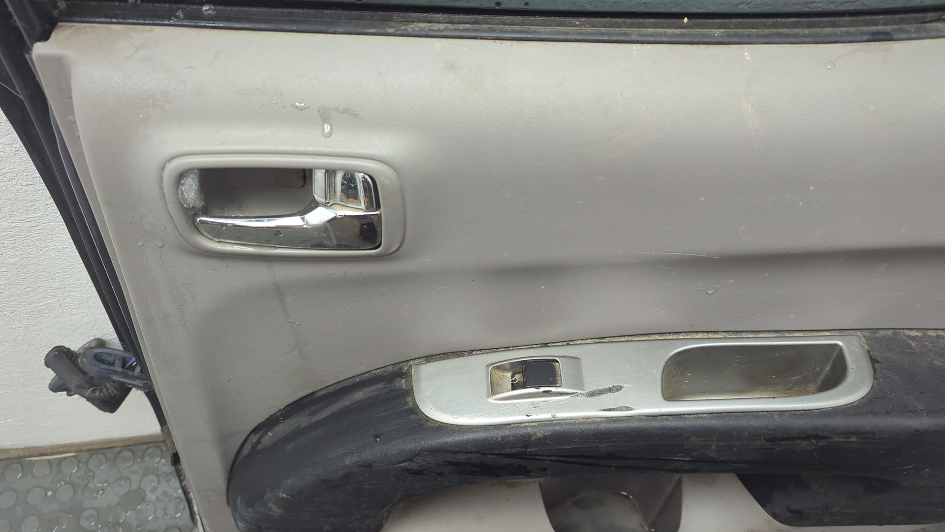 Дверь задняя правая