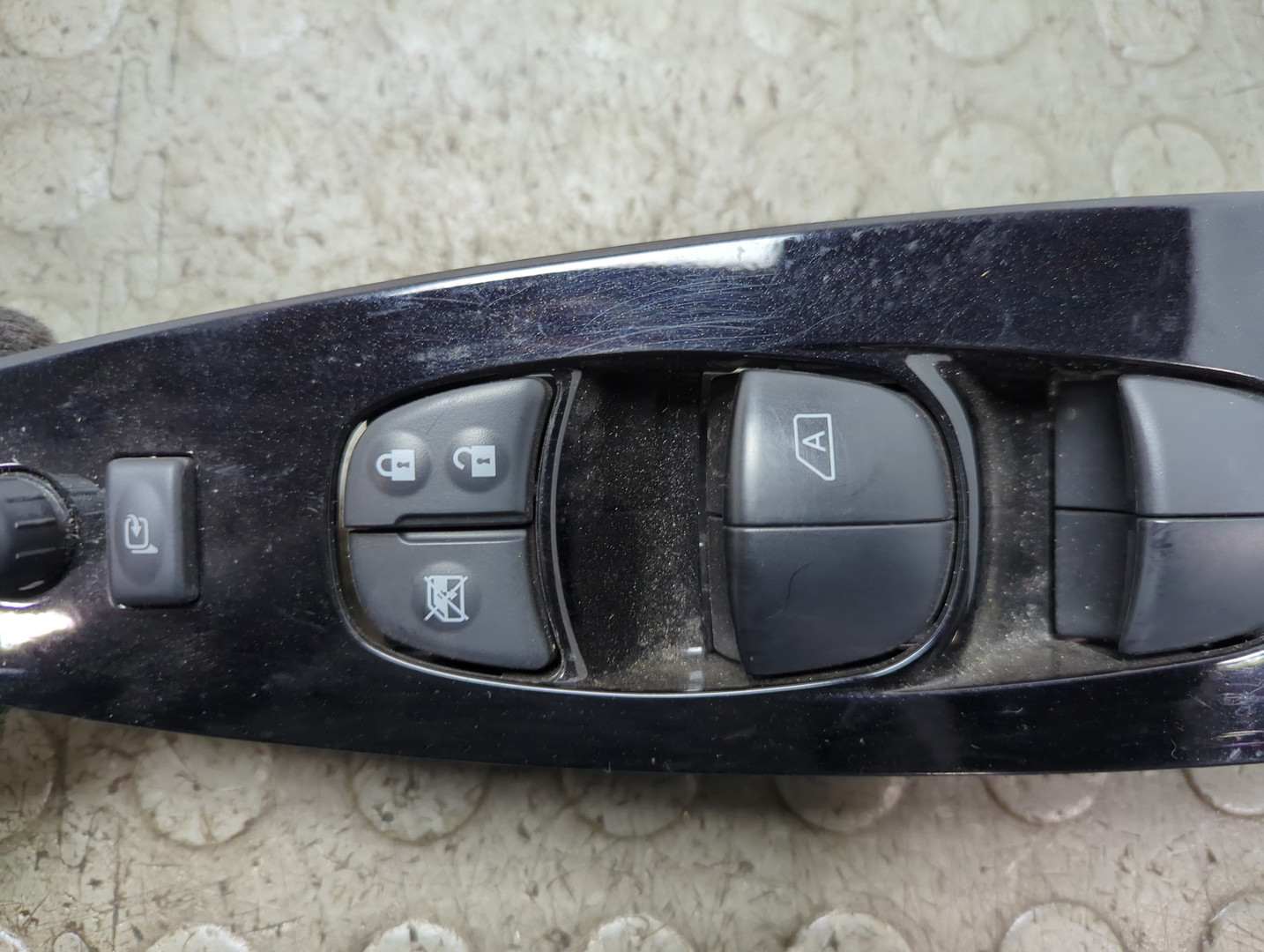 Кнопка стеклоподъемника