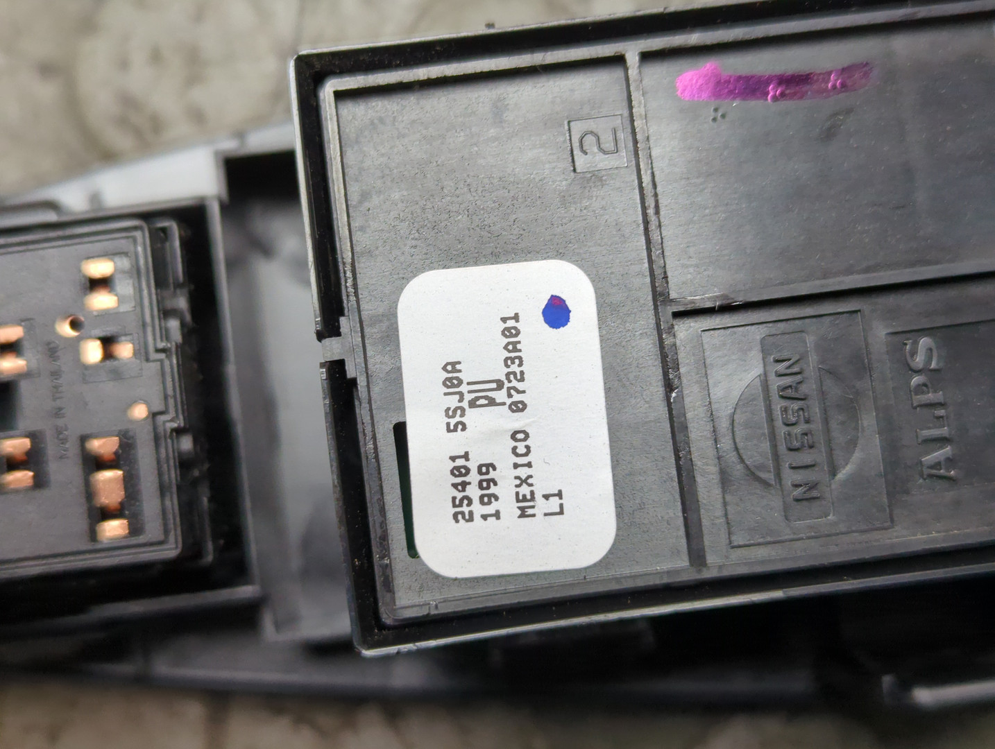 Кнопка стеклоподъемника