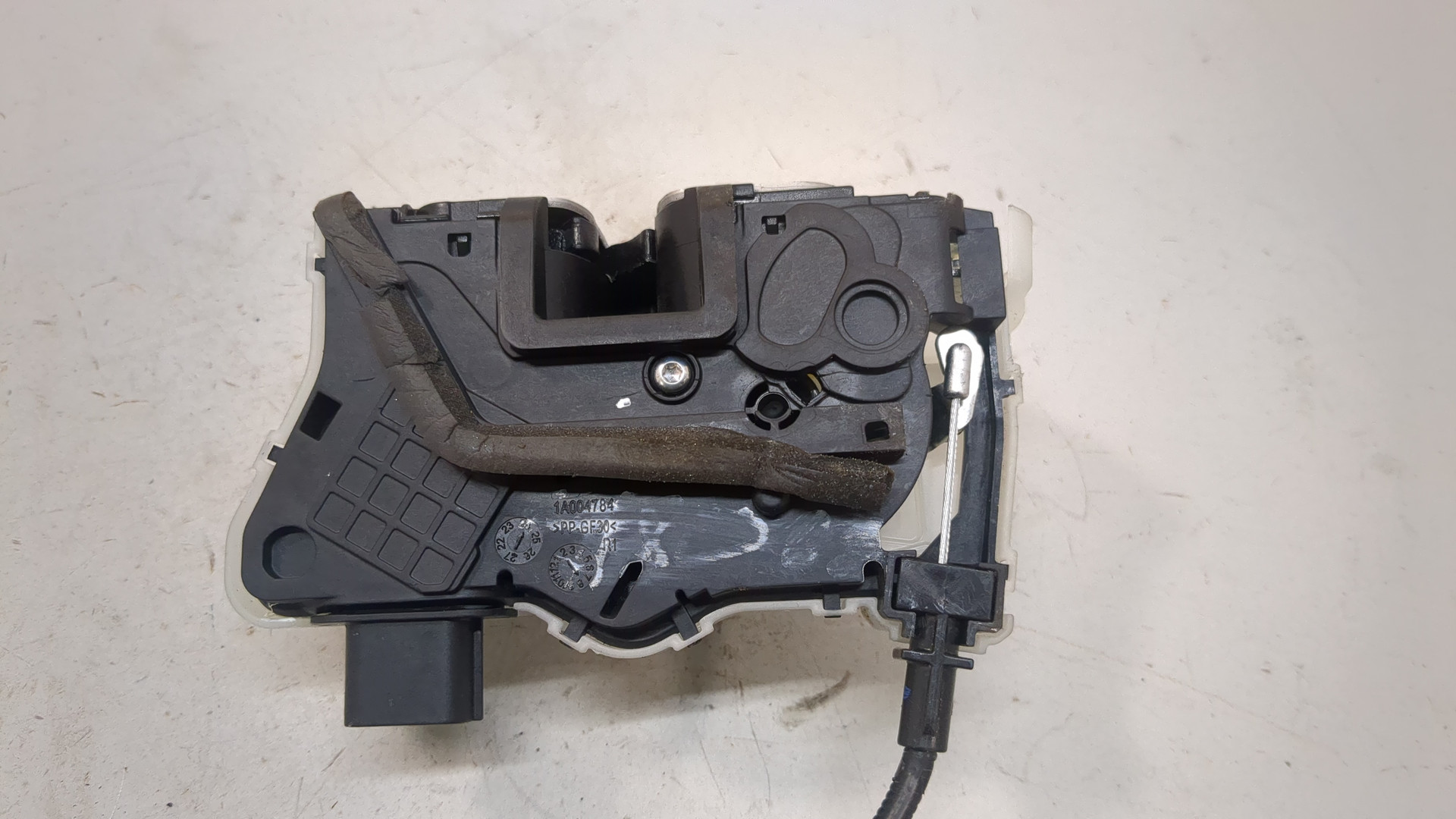 Замок двери передней правой