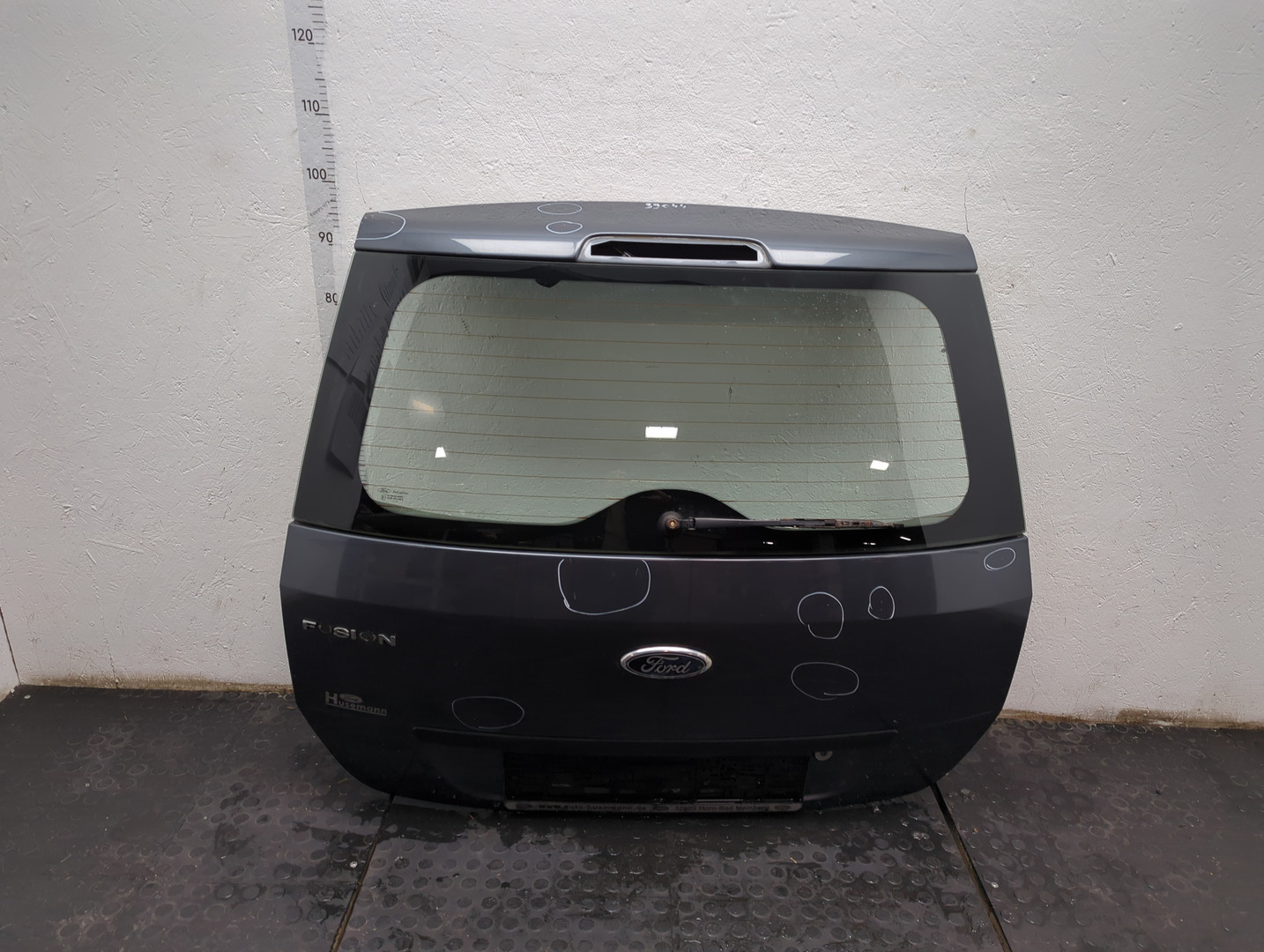 Дверь багажника