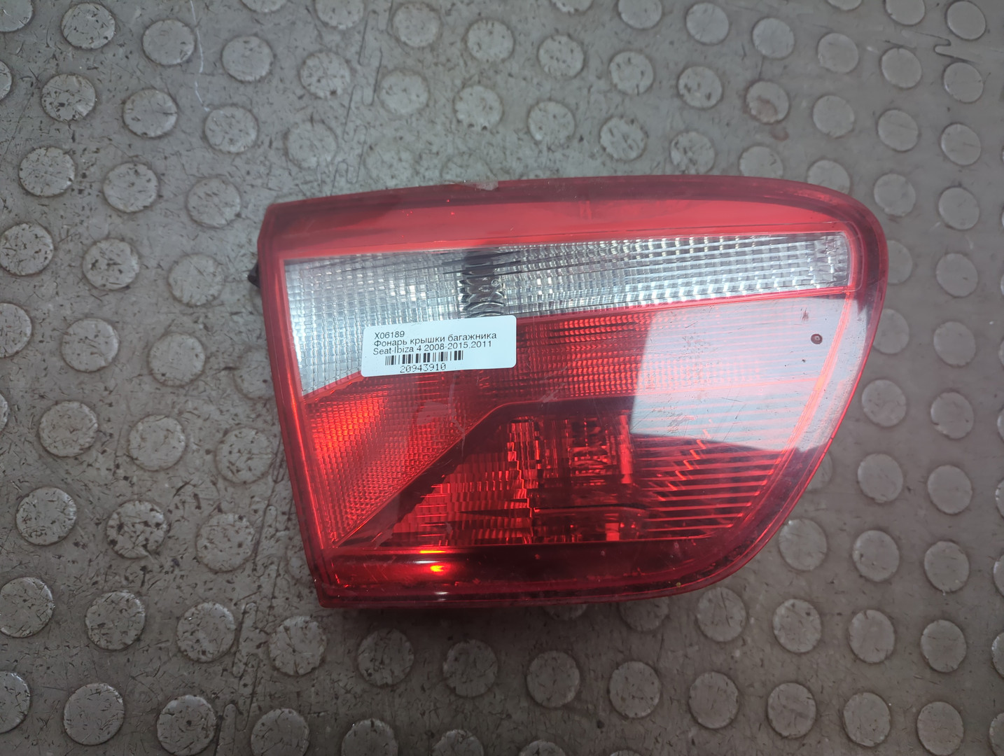 Фонарь задний внутренний левый