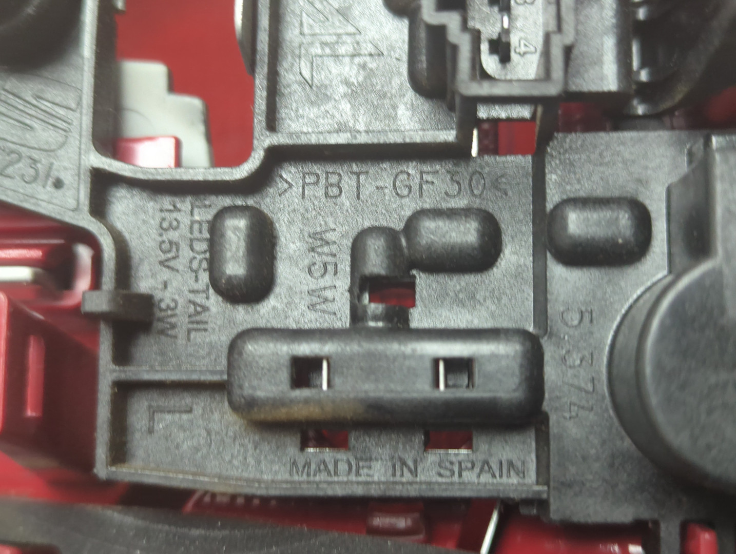 Фонарь задний внутренний левый