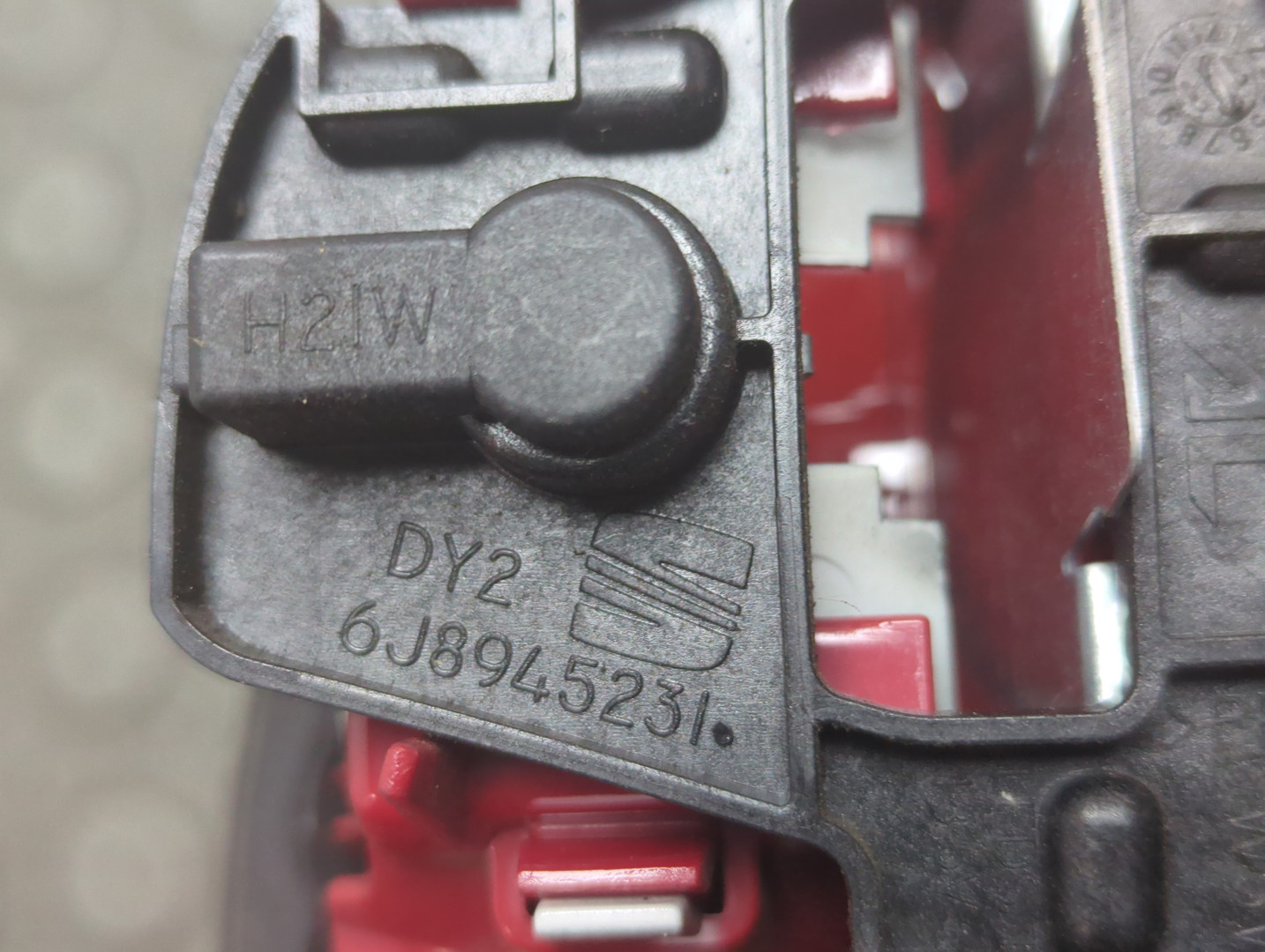 Фонарь задний внутренний левый