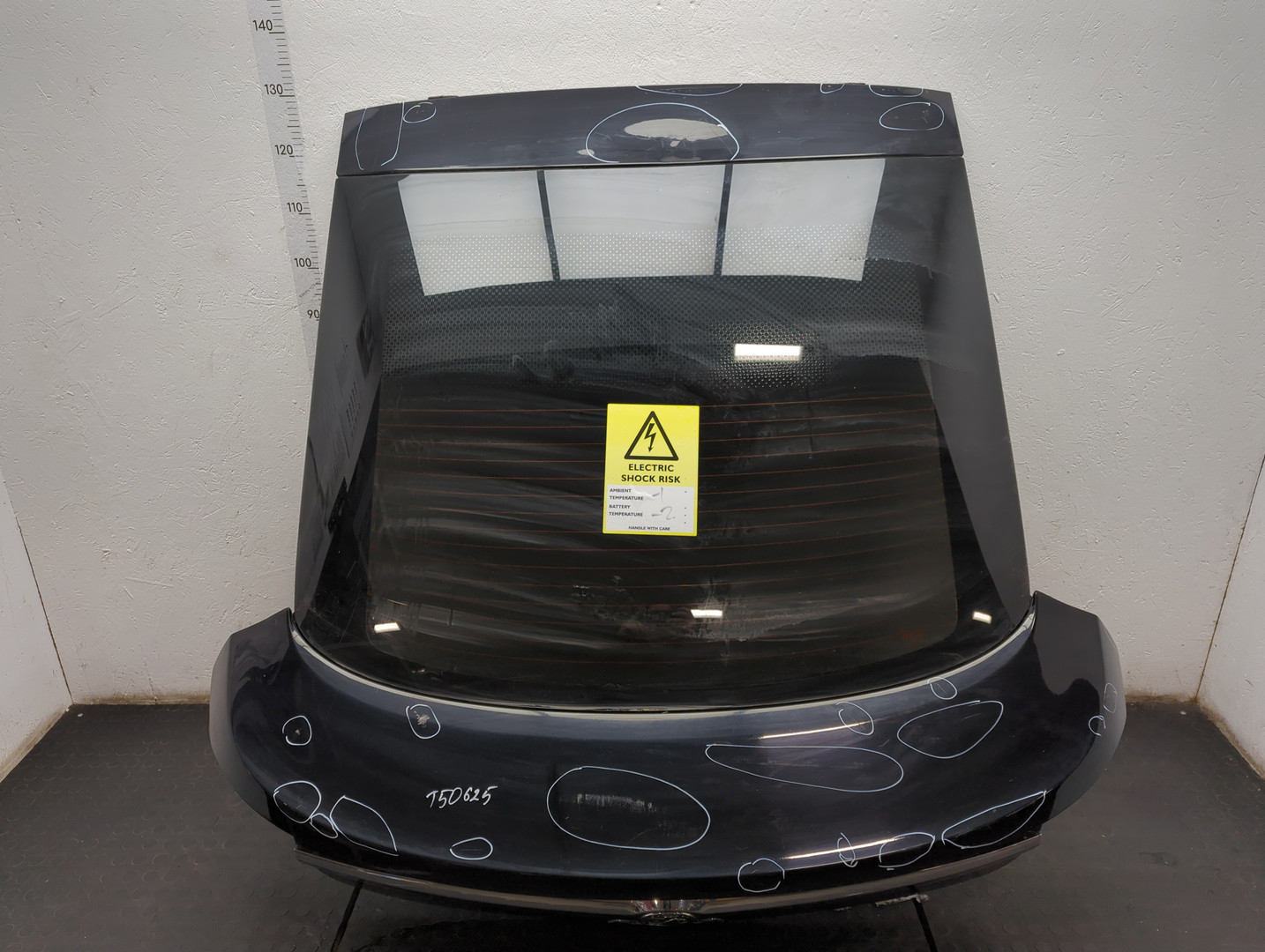 Дверь багажника