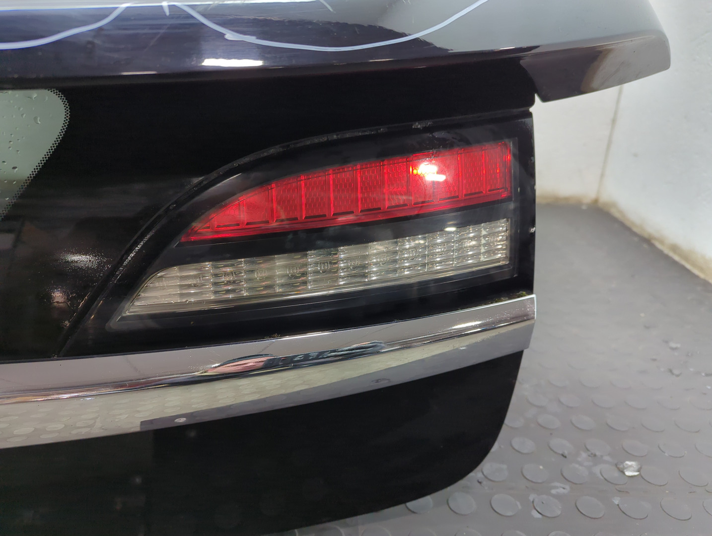 Дверь багажника