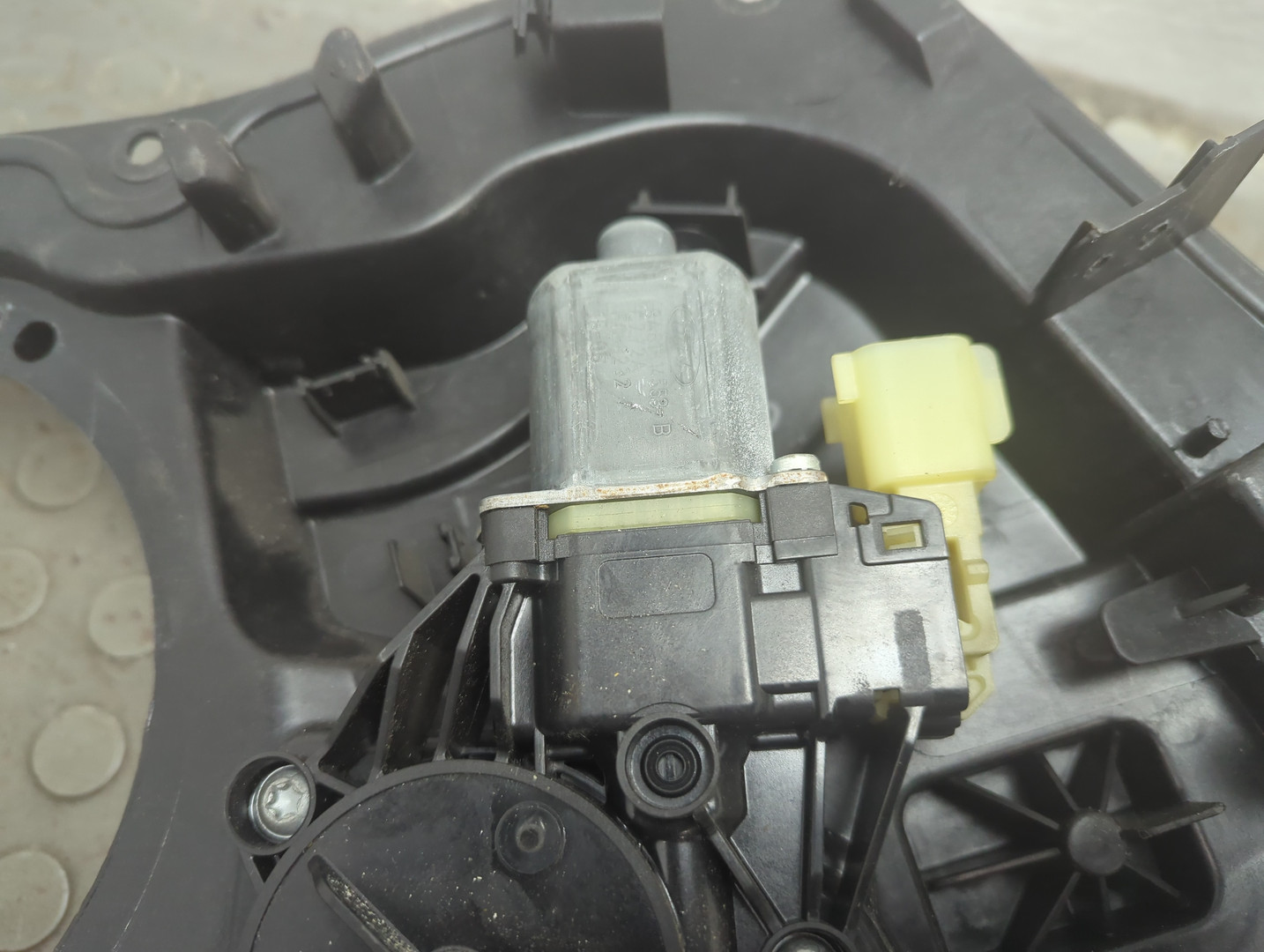 Стеклоподъемник электр. передний правый