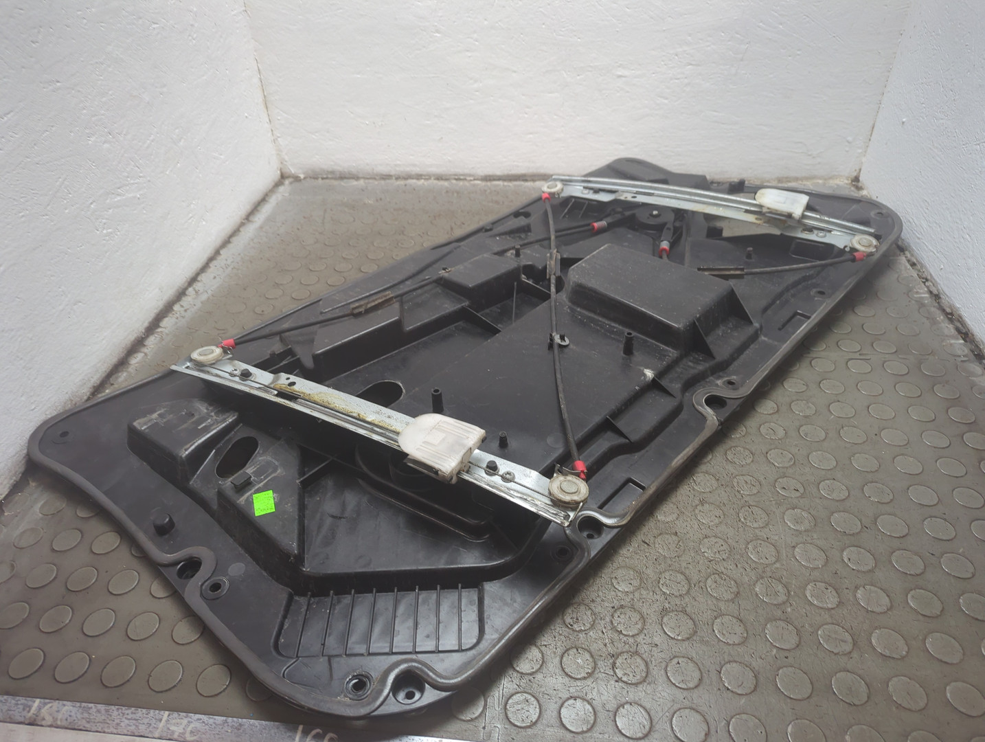 Стеклоподъемник электр. передний правый