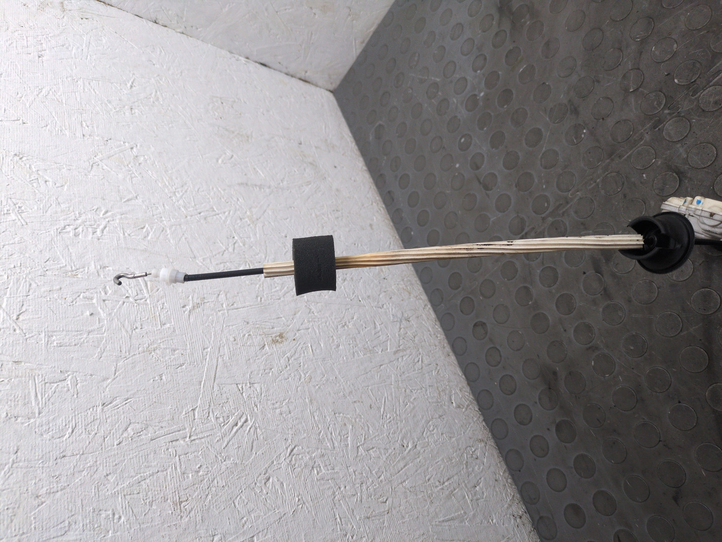 Замок двери передней левой