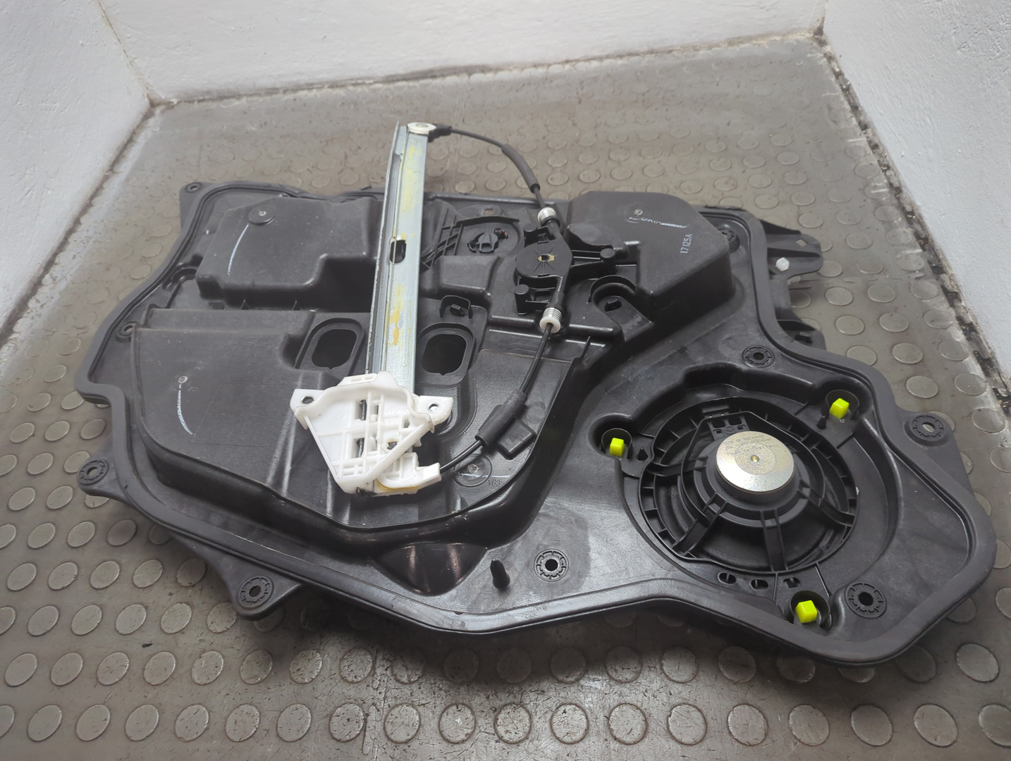 Стеклоподъемник электр. передний правый