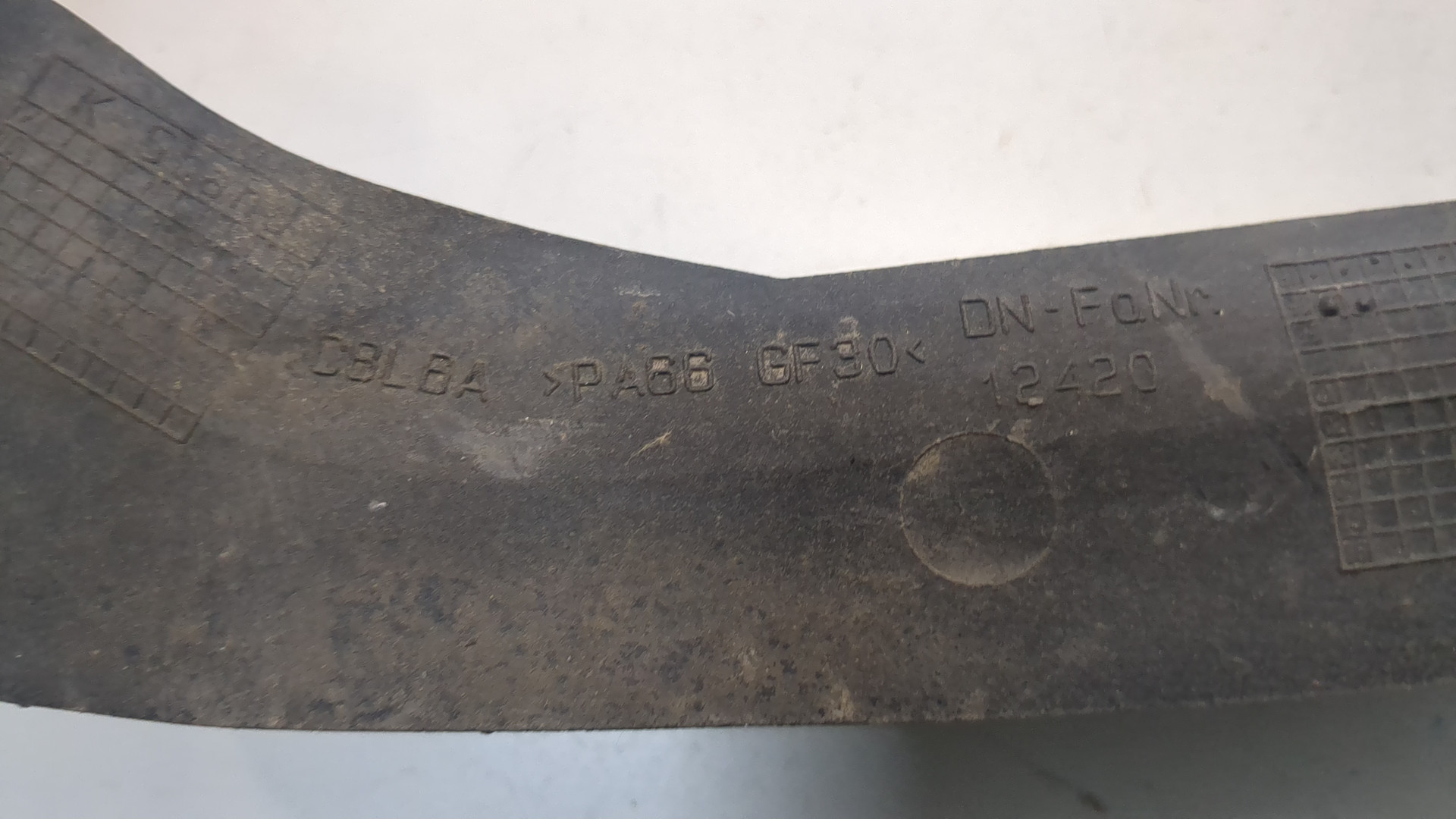 Кронштейн фар левый