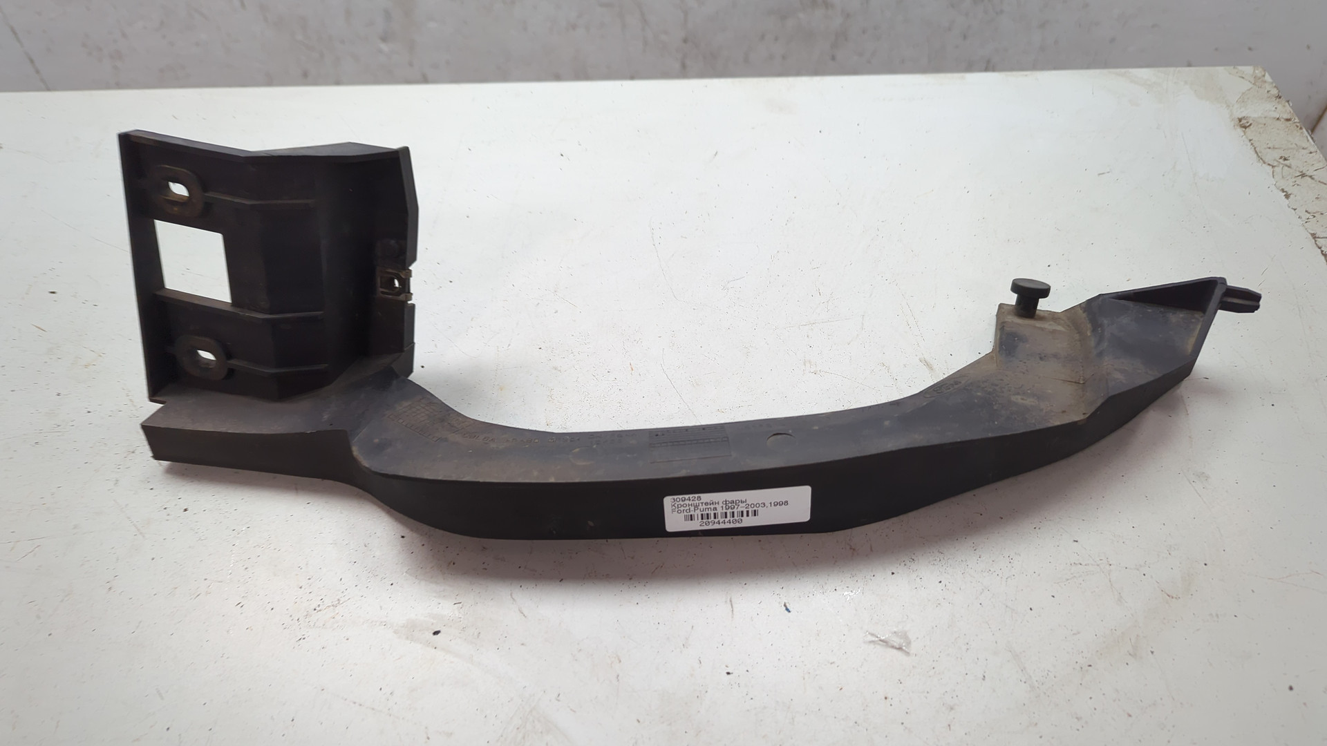 Кронштейн фар левый