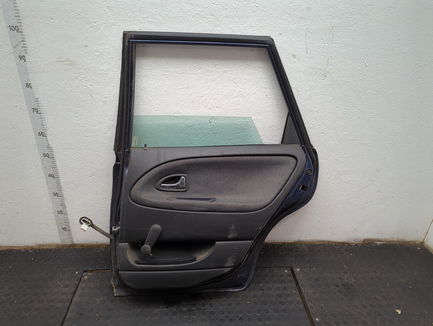 Дверь задняя правая