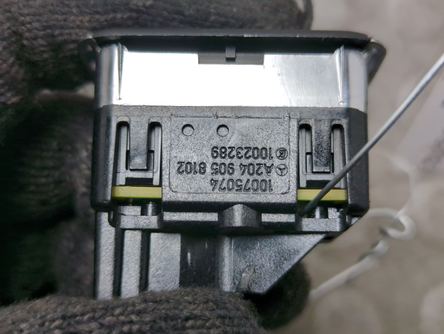 Кнопка стеклоподъемника