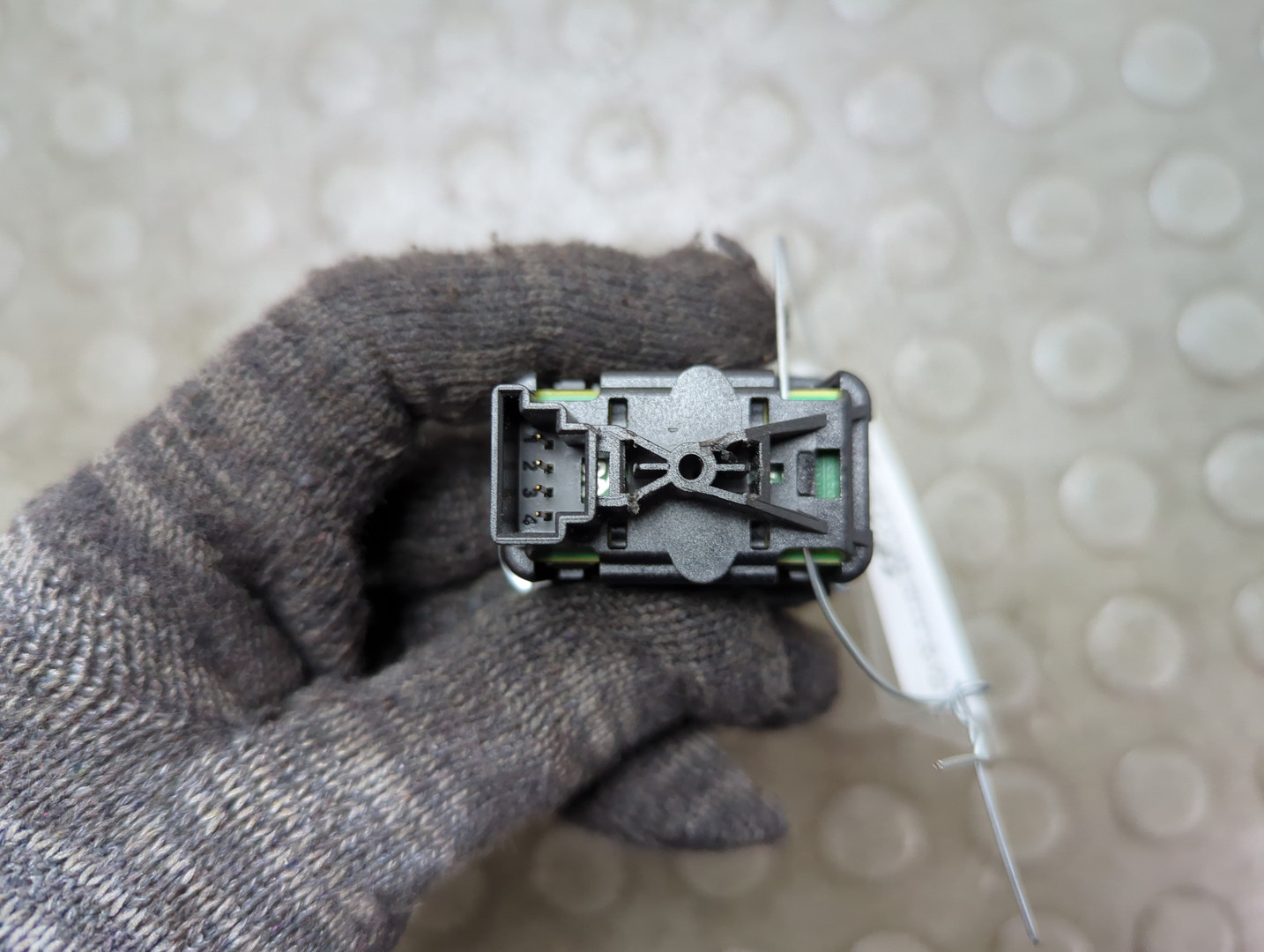 Кнопка стеклоподъемника