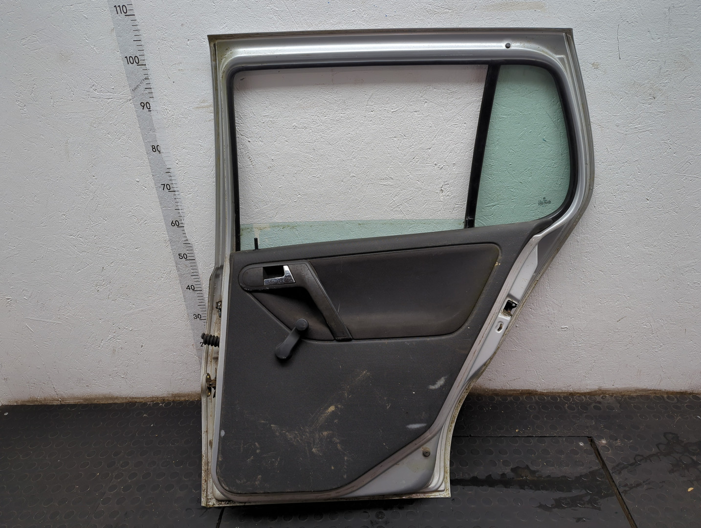 Дверь задняя правая
