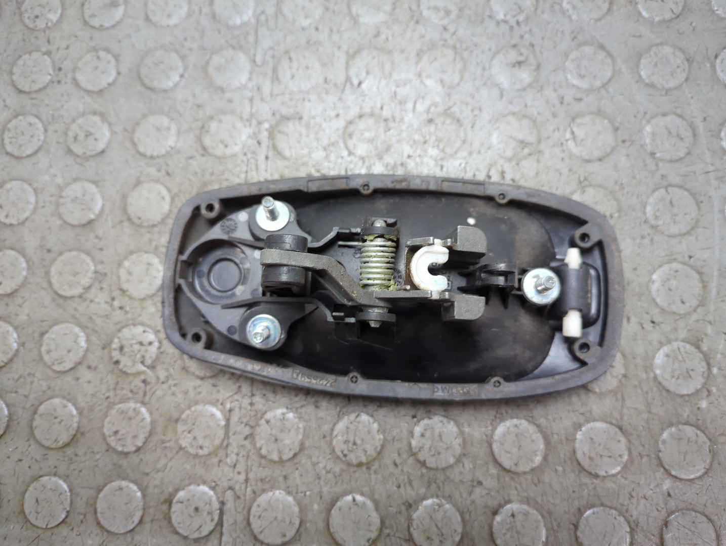 Ручка двери задней наружная левая