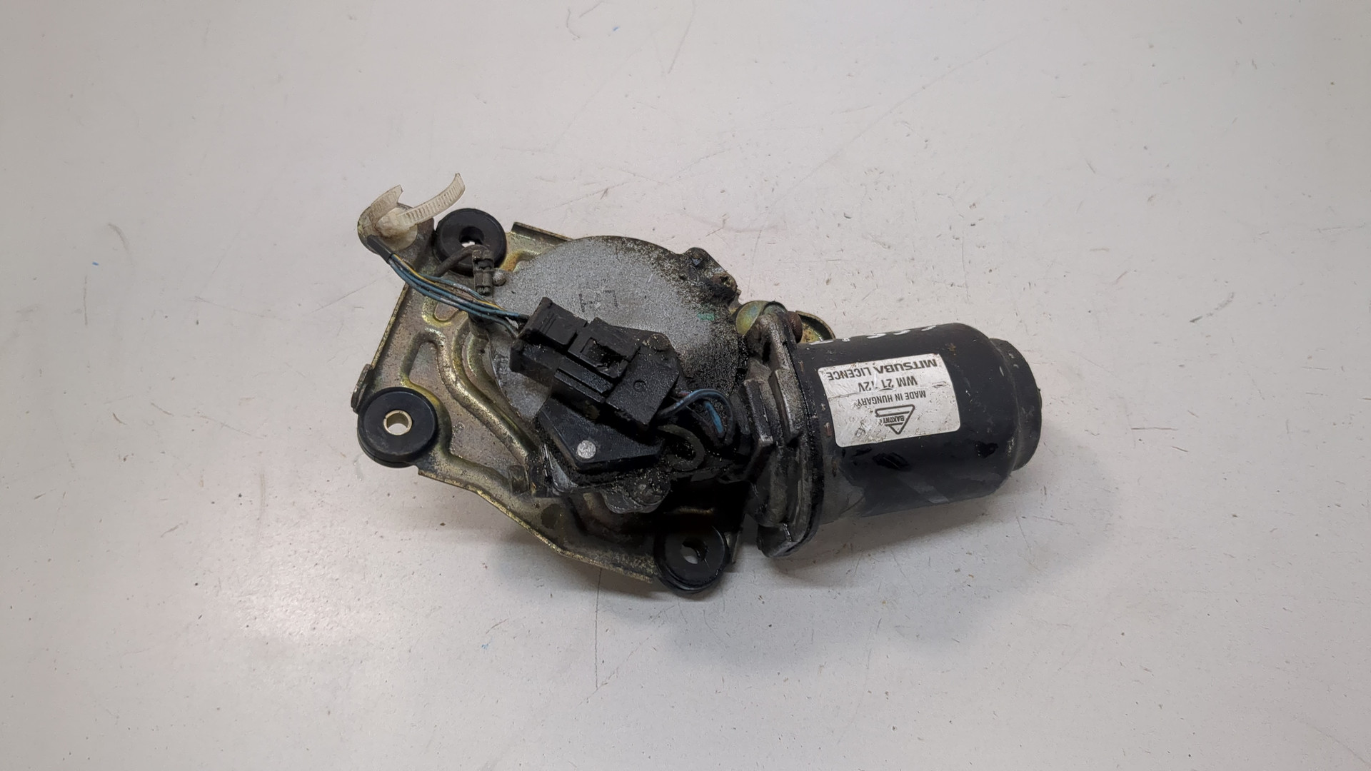 Моторчик стеклоочистителя передний