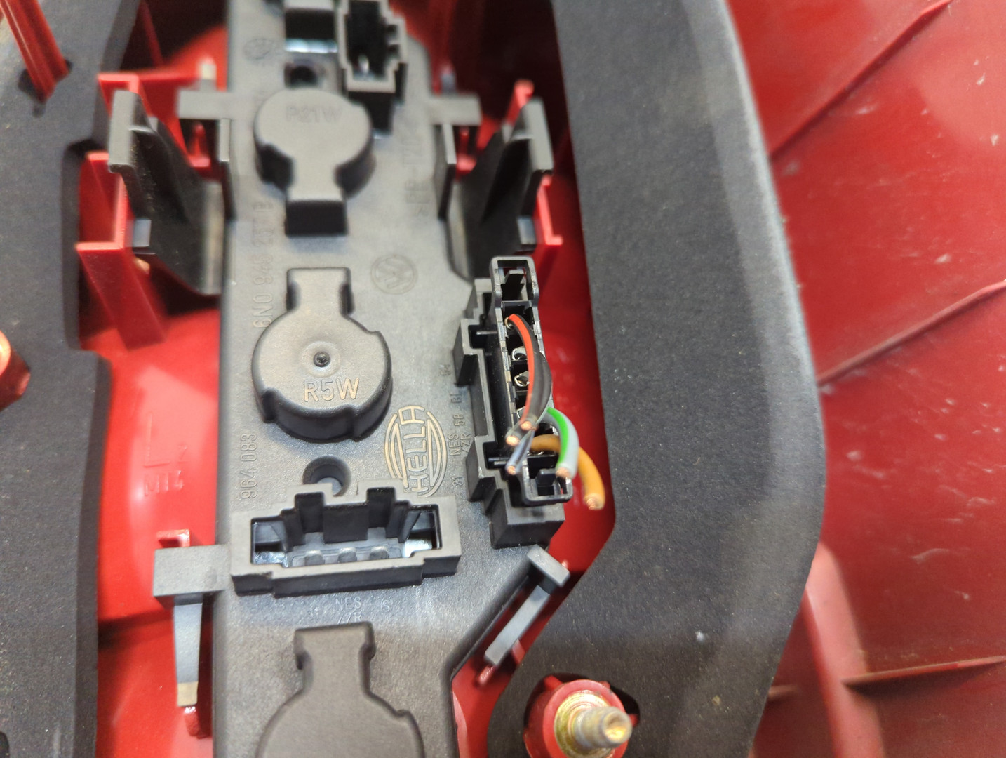 Фонарь задний левый