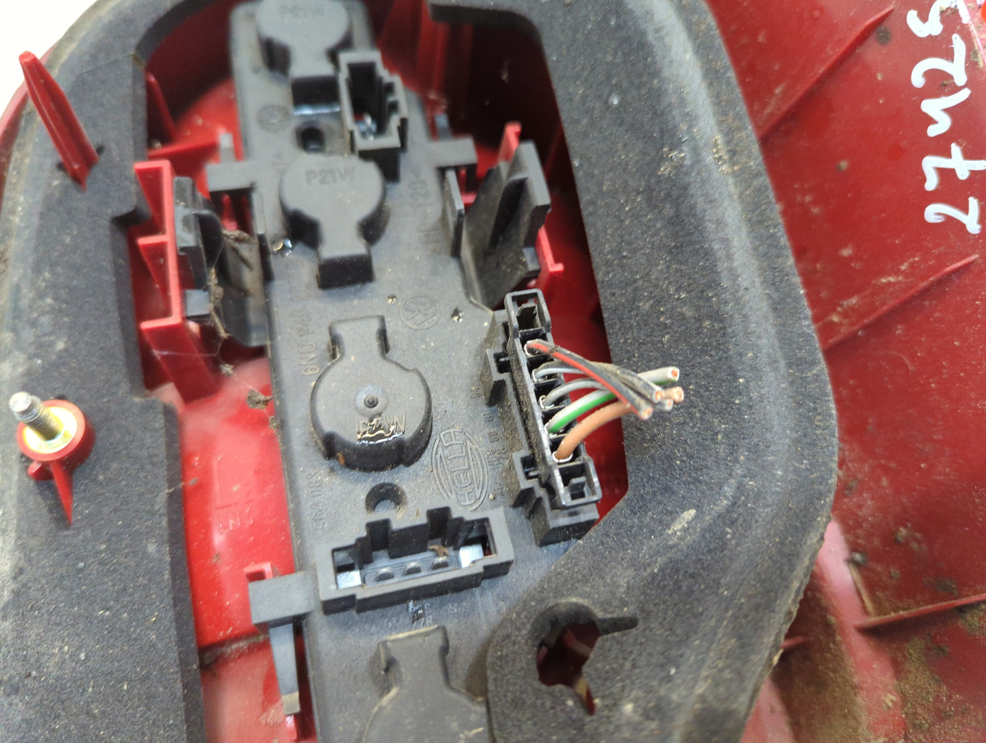 Фонарь задний левый