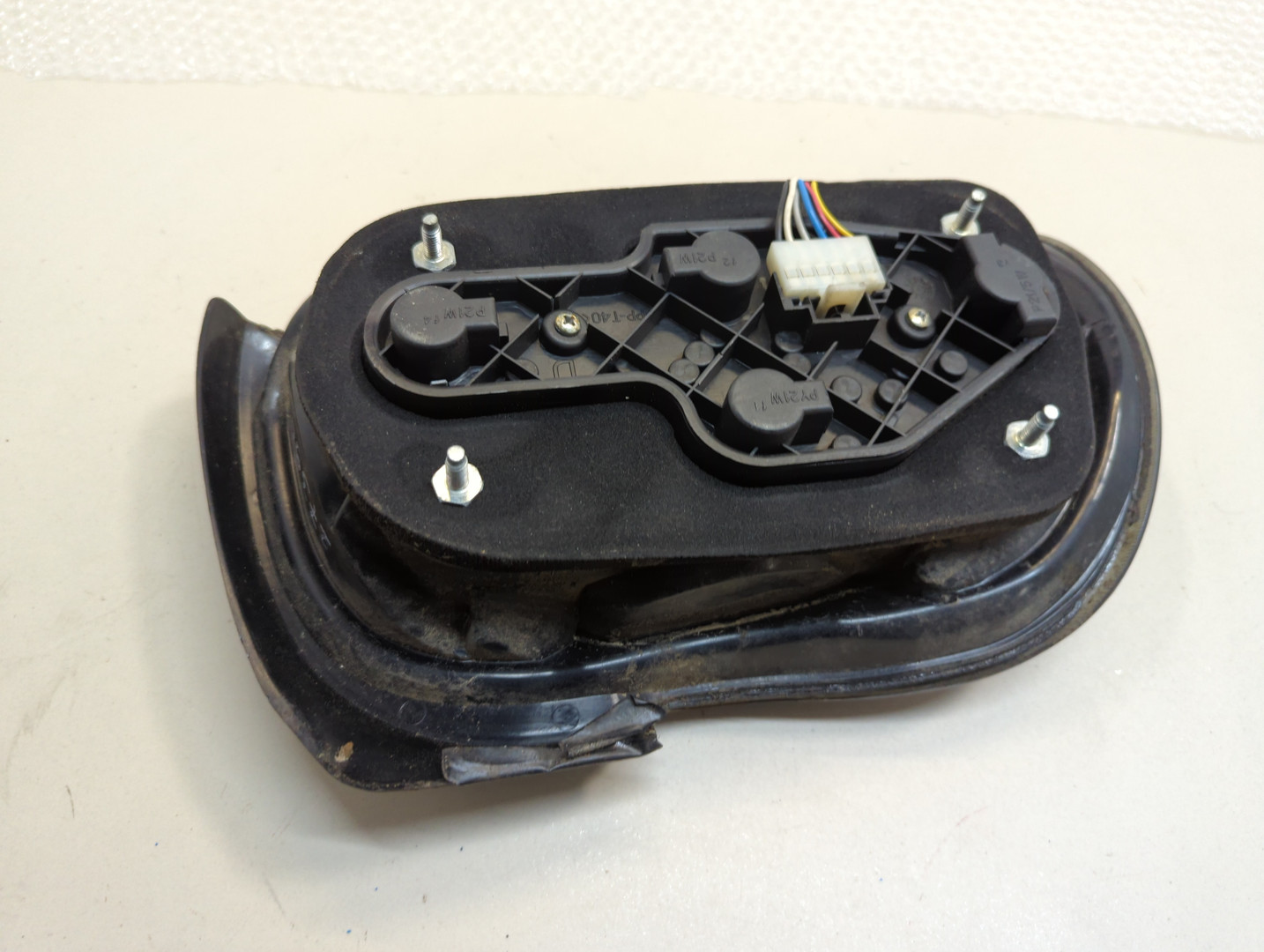 Фонарь задний правый