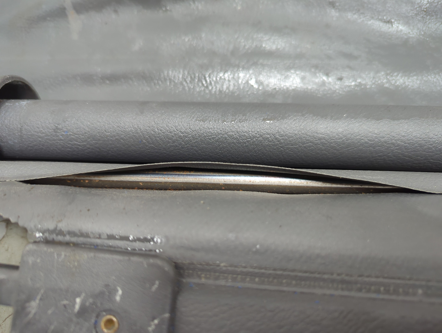 Шторка багажника