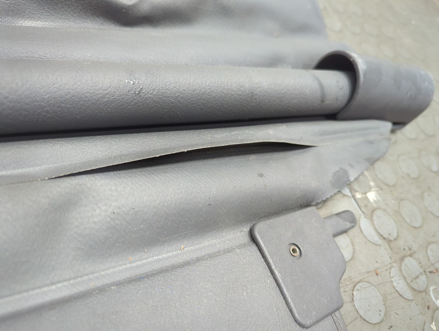 Шторка багажника