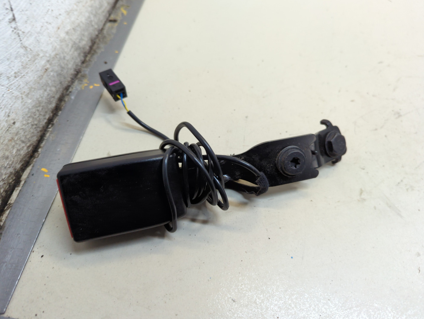 Ответная часть ремня безопасности