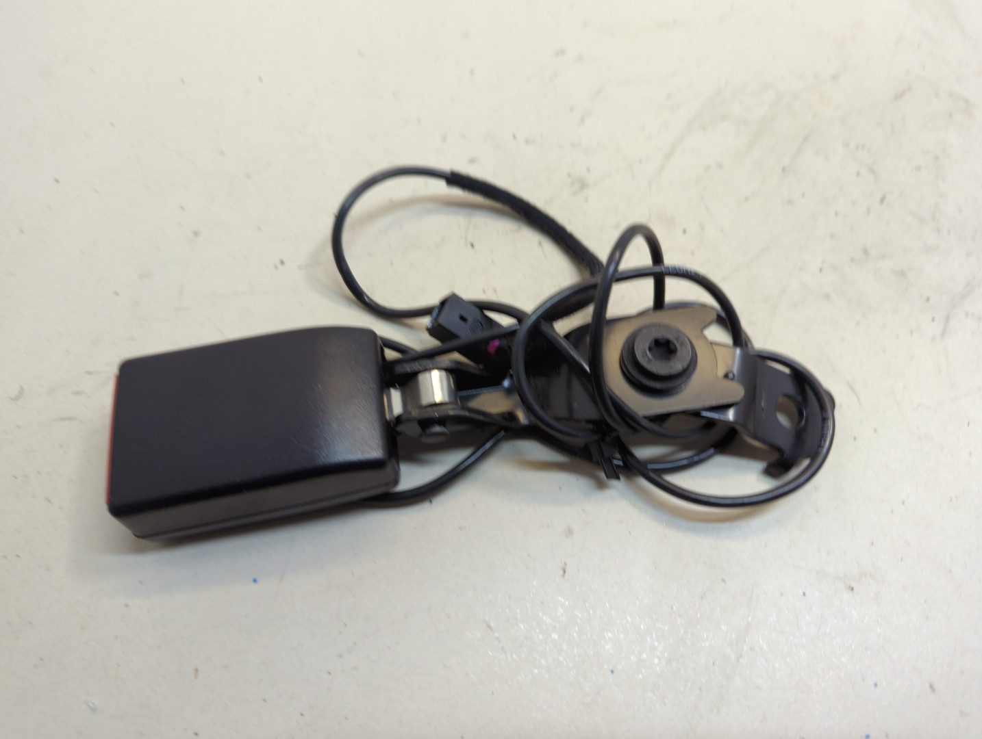 Ответная часть ремня безопасности