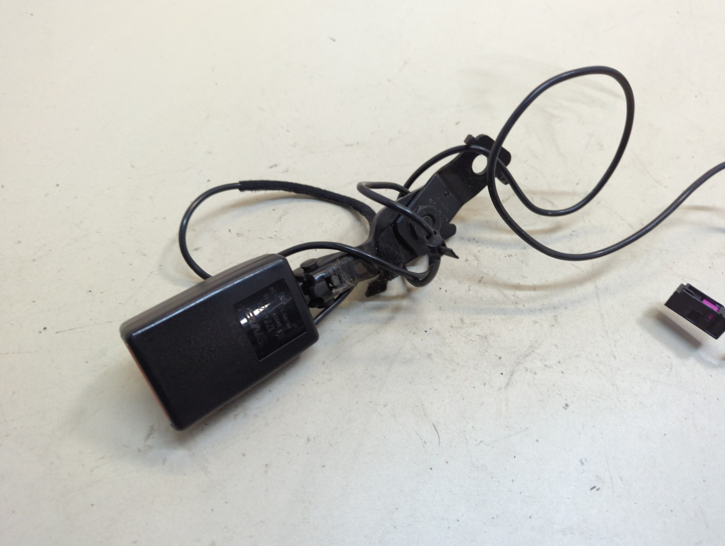 Ответная часть ремня безопасности