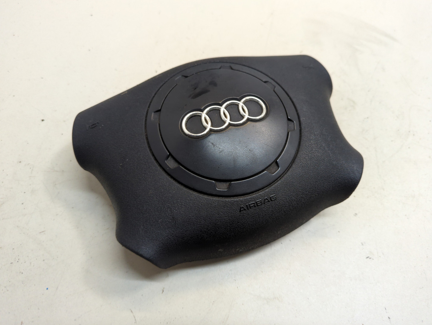 Подушка безопасности в рулевое колесо